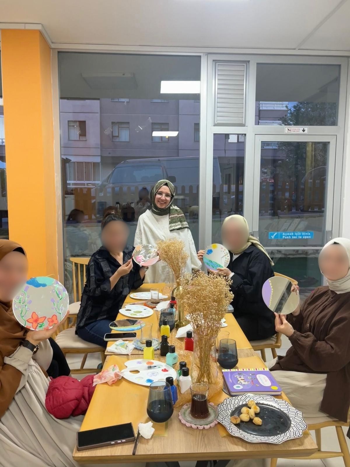 Güvenli, sıcak ve çocuk odaklı psikolojik danışmanlık alanı